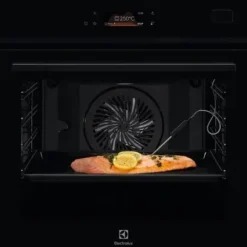 Piekarnik do zabudowy Electrolux SteamBoost 800 EOB8S39H
